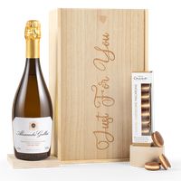 Hotel Chocolat Macarons & Prosecco Gift Set - Despatches from October