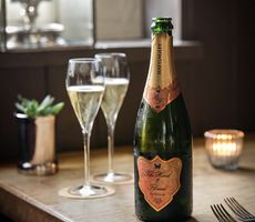 Hand and Flowers Brut NV Hattingley Valley 75...